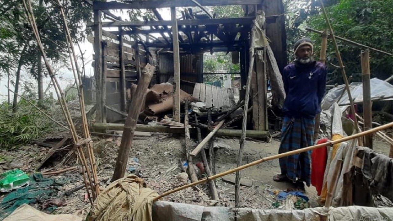 আগুনে ক্ষতিগ্রস্ত বসতঘর। ছবি : কালবেলা