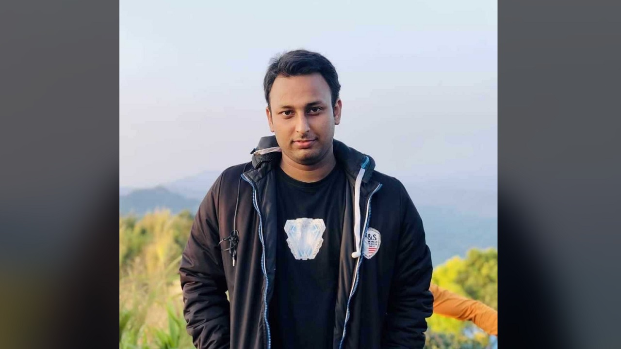 কুমিল্লা বিশ্ববিদ্যালয়ের সাবেক শিক্ষার্থী অভিক সরকার। ছবি : সংগৃহীত