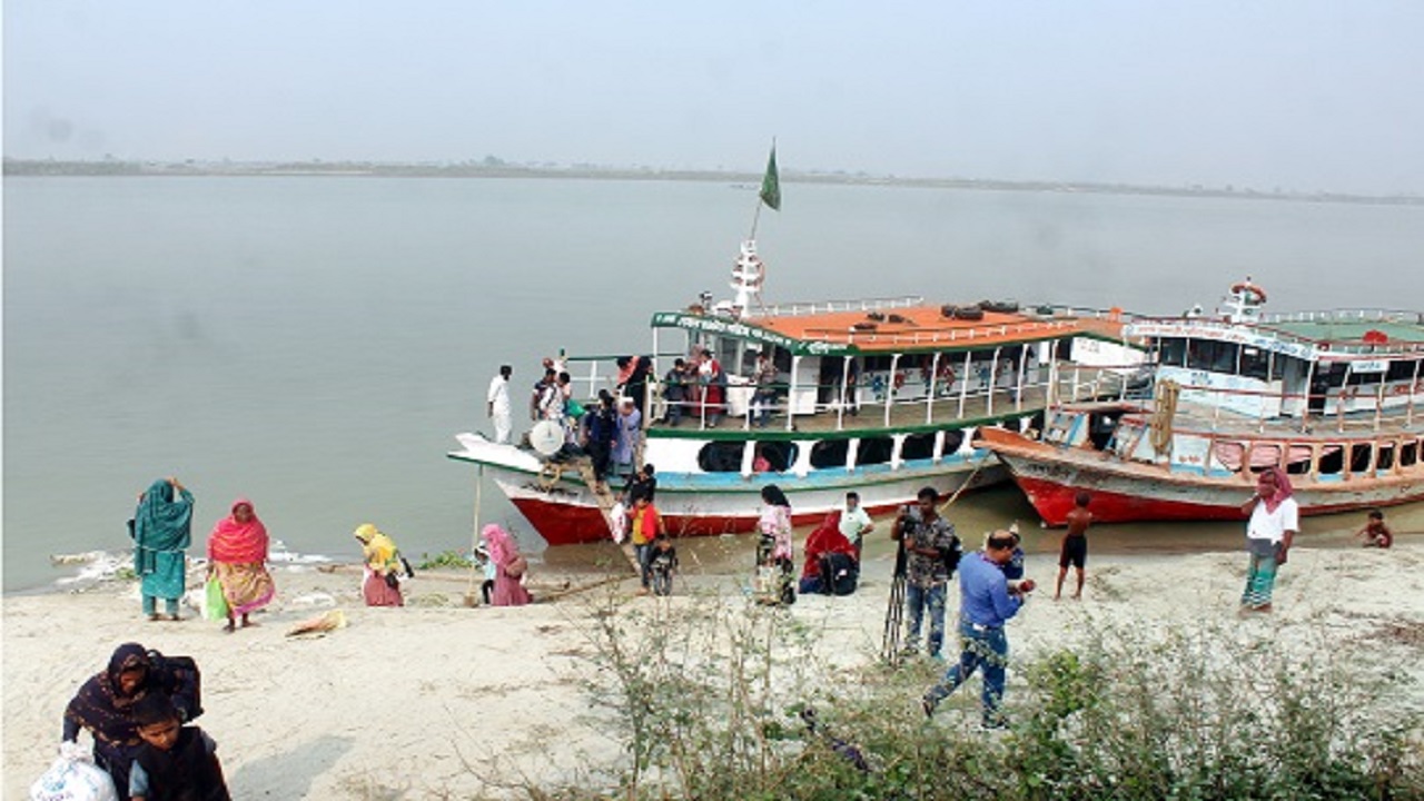 চরভদ্রাসনের পদ্মা নদীর গোপালপুর ঘাট। ছবি : কালবেলা
