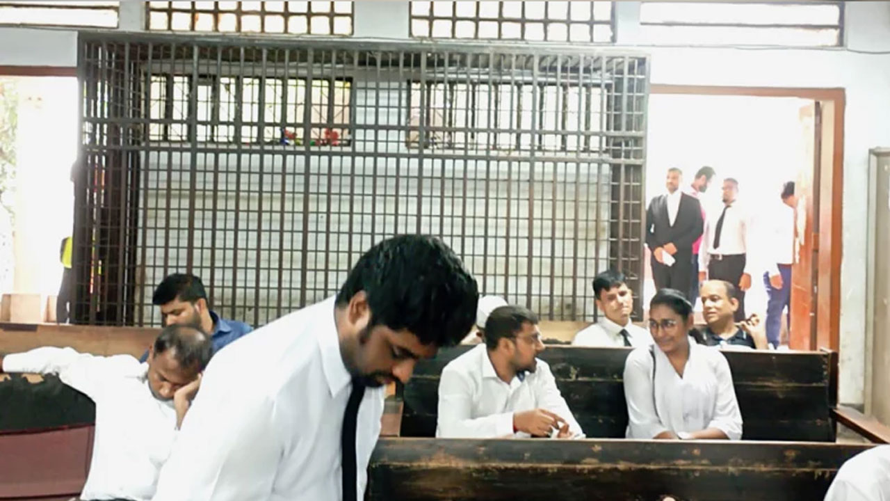 পুরোনো ছবি।