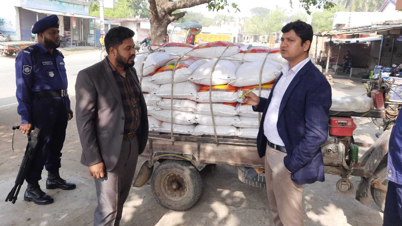 মেহেরপুরে জাতীয় ভোক্তা অধিকার সংরক্ষণ অধিদপ্তরের অভিযান। ছবি : কালবেলা