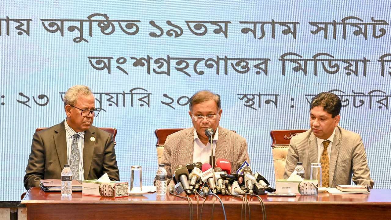 রাজধানীর সেগুনবাগিচায় উগান্ডার কাম্পালায় অনুষ্ঠিত ১৯তম ন্যাম সামিট ও ৩য় সাউথ সামিটে অংশগ্রহণোত্তর মিডিয়া ব্রিফিংয়ে কথা বলেন পররাষ্ট্রমন্ত্রী। ছবি : কালবেলা