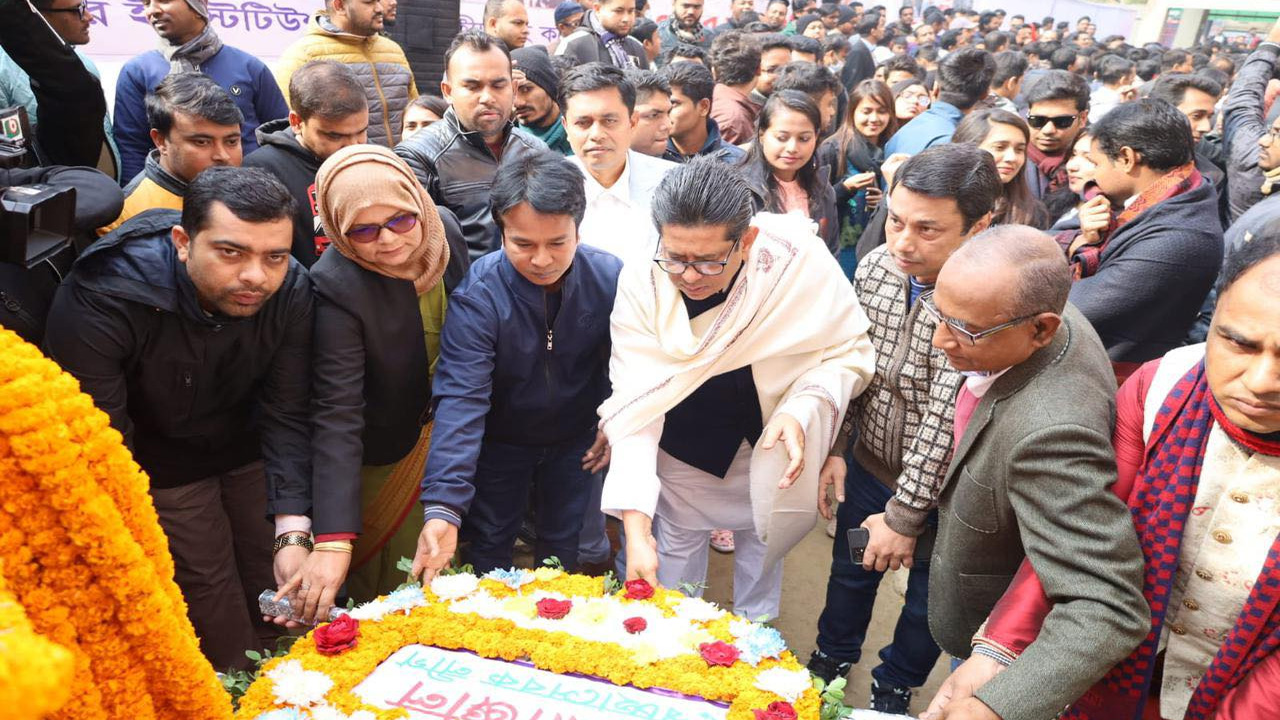 শহীদ মতিউর রহমানের স্মৃতিসৌধে শ্রদ্ধা নিবেদন করেছে স্বেচ্ছাসেবক লীগ। ছবি : সংগৃহীত