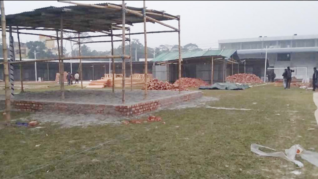 শরীয়তপুর শহীদ বীরশ্রেষ্ঠ ল্যান্স নায়েক মুন্সি আবদুর রউফ স্টেডিয়ামে মাসব্যাপী বাণিজ্য মেলা বন্ধ করে দেয় প্রশাসন। ছবি : কালবেলা