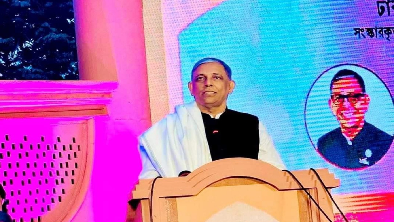 ঐতিহাসিক ‘ঢাকা ফটক (গেট)’ এর উদ্বোধন অনুষ্ঠানে কথা বলেন আ ফ ম বাহাউদ্দিন নাছিম। ছবি : সংগৃহীত
