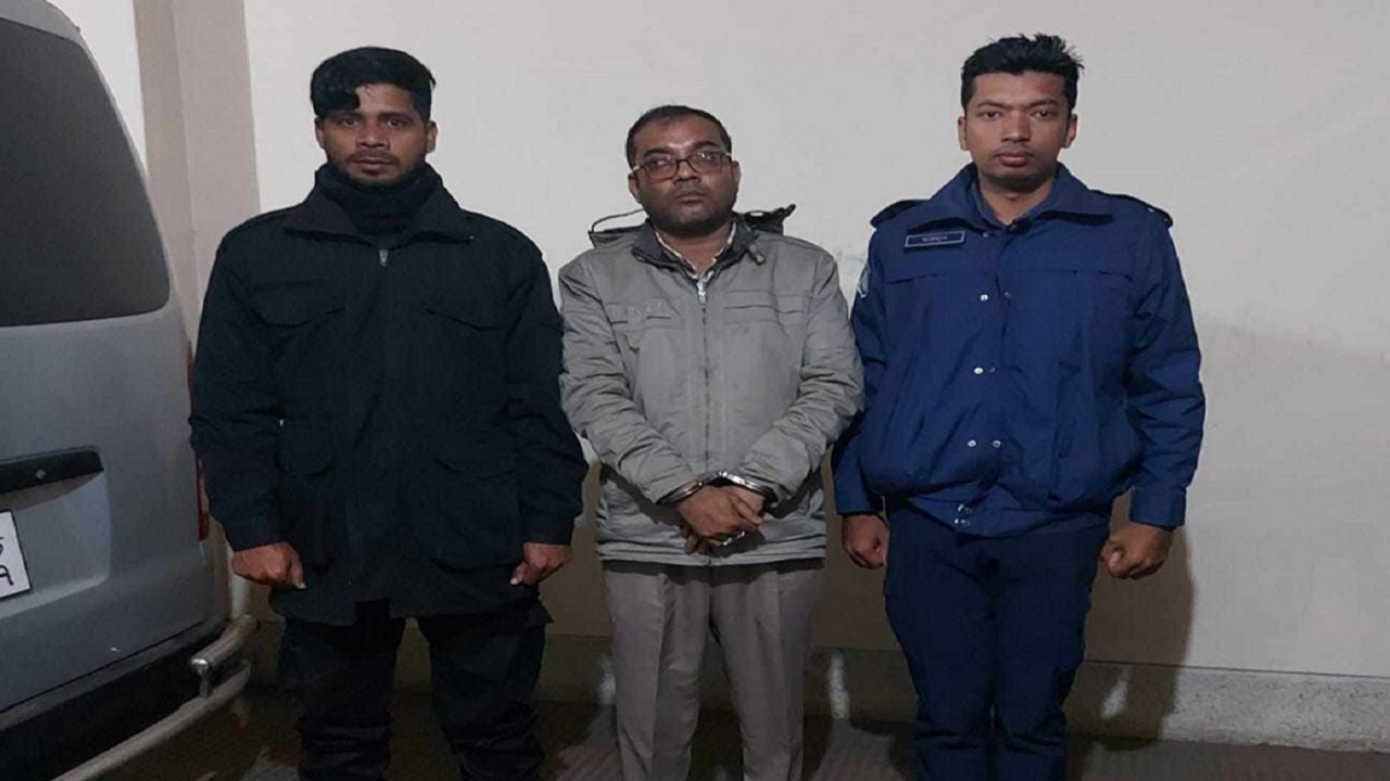 পলাতক আসামি এস এম মিজান উল্লাহকে গ্রেপ্তার করেছে র‍্যাব-৭। ছবি : কালবেলা