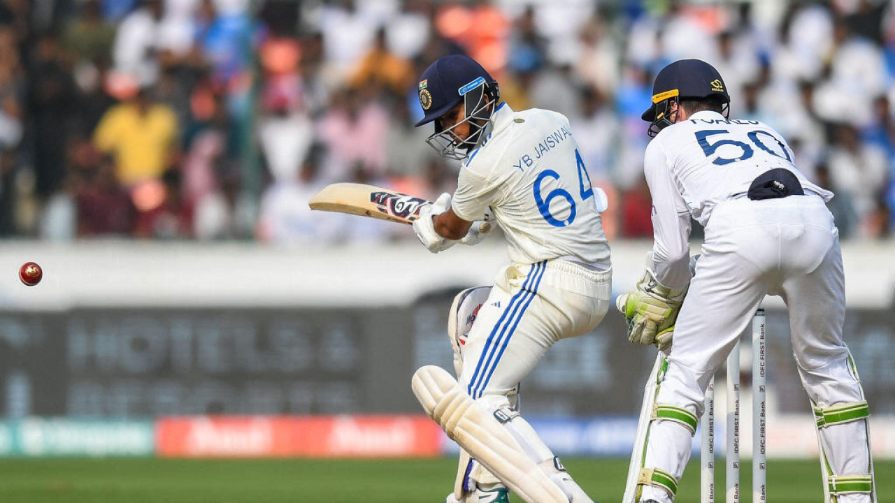 ইংল্যান্ডের জায়গায় জয়সওয়াল দেখালেন বাজবলের খেলা। ছবি : সংগৃহীত