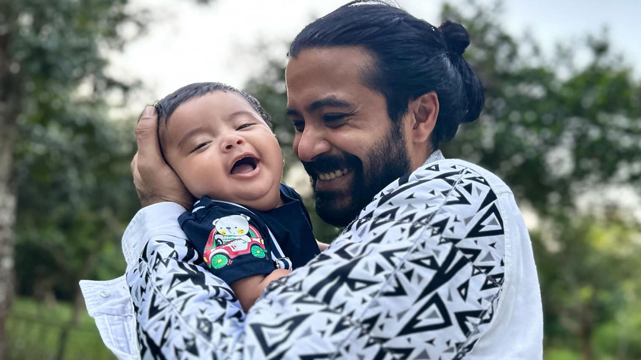 ছেলে রাজ্যর সাথে বাবা অভিনেতা শরিফুল রাজ। ছবি : সংগৃহীত