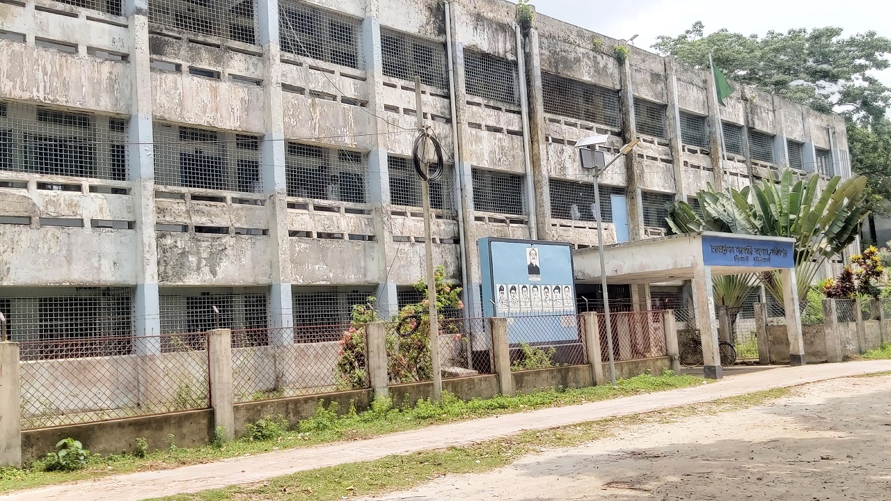 চরভদ্রাসন সরকারি কলেজের ভবন। ছবি : কালবেলা