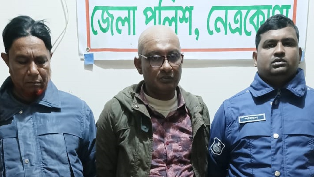 মাদকসহ গ্রেপ্তারকৃত আসামি। ছবি : কালবেলা