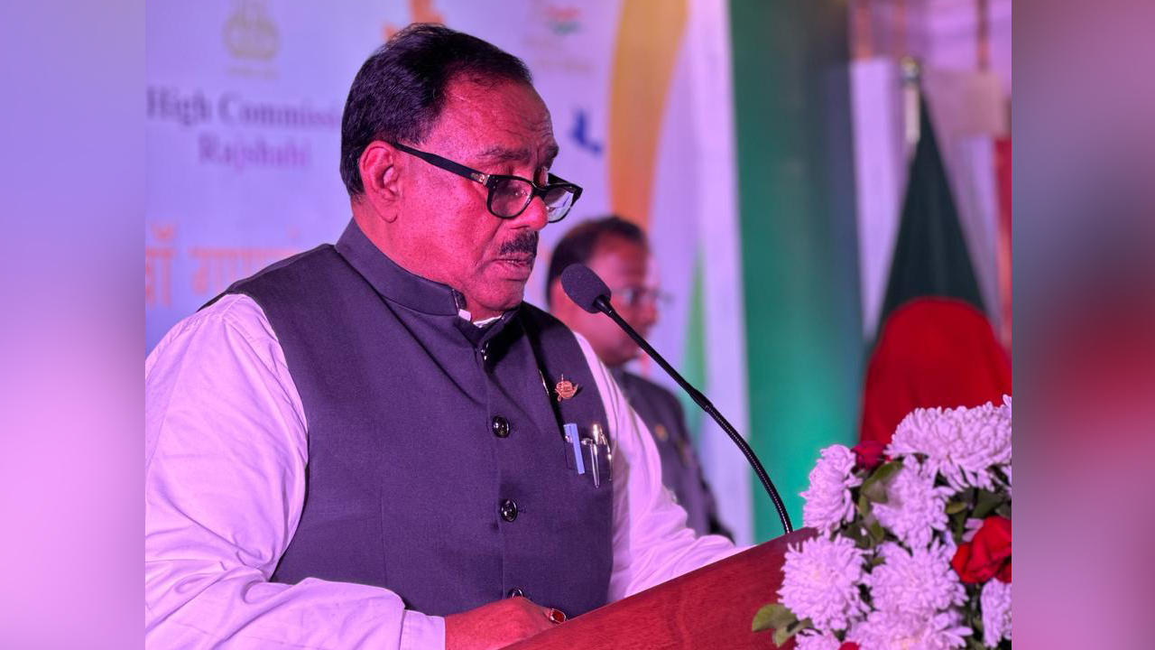 বক্তব্য দিচ্ছেন খাদ্যমন্ত্রী সাধন চন্দ্র মজুমদার। ছবি : কালবেলা