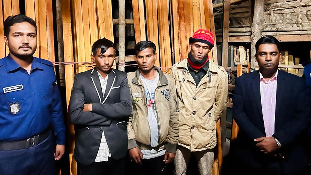 কারাদণ্ডপ্রাপ্ত জুয়াড়িরা। ছবি : কালবেলা