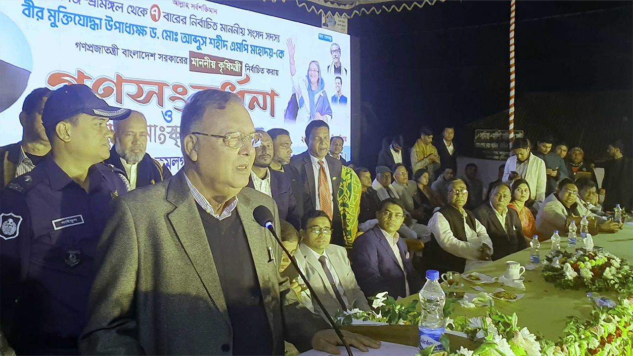 মৌলভীবাজারের কমলগঞ্জ উপজেলার ভানুগাছ খাদ্য গুদাম প্রাঙ্গণে সংর্বধনা অনুষ্ঠানে প্রধান অতিথির বক্তব্য দিচ্ছেন কৃষিমন্ত্রী বীর মুক্তিযোদ্ধা উপাধ্যক্ষ ড. মো. আব্দুস শহীদ এমপি। ছবি : কালবেলা