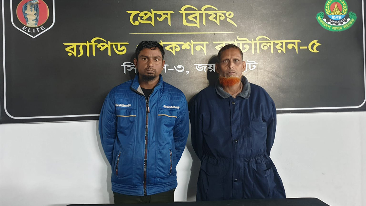 গ্রেপ্তার হওয়া দুজন। ছবি : কালবেলা