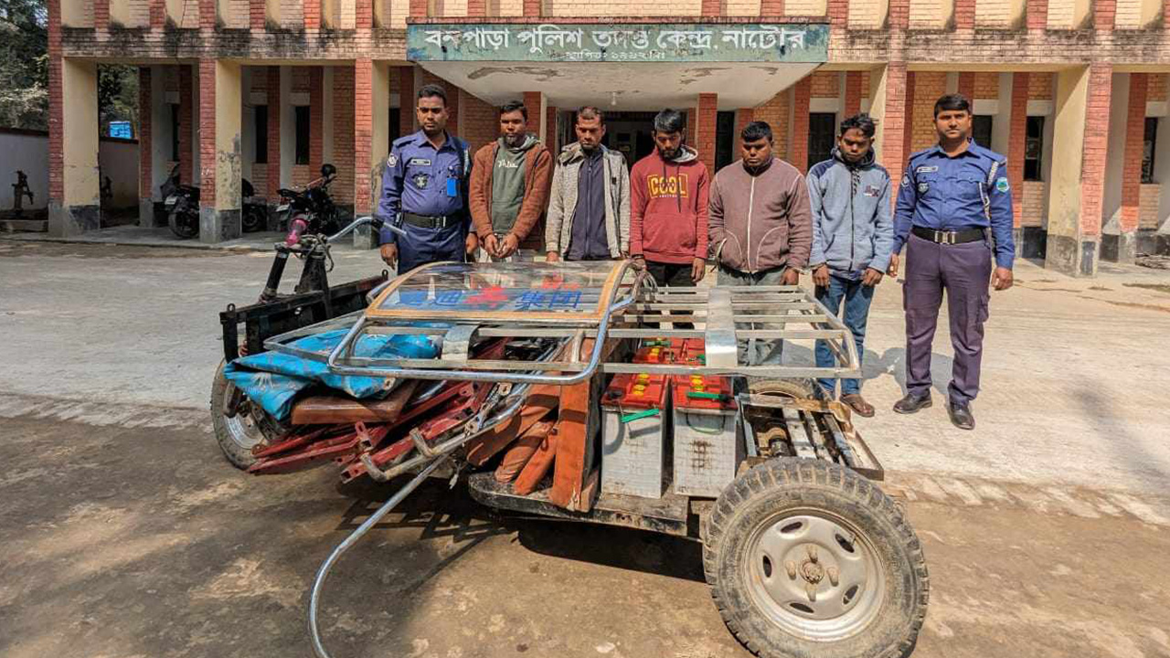 গ্রেপ্তার হওয়া আসামিরা। ছবি : কালবেলা
