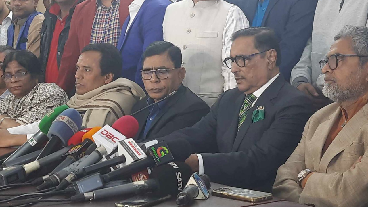 দুপুরে ধানমন্ডিতে আওয়ামী লীগ সভাপতির রাজনৈতিক কার্যালয়ে এক সংবাদ সম্মেলনে কথা বলেন ওবায়দুল কাদের। ছবি : সংগৃহীত
