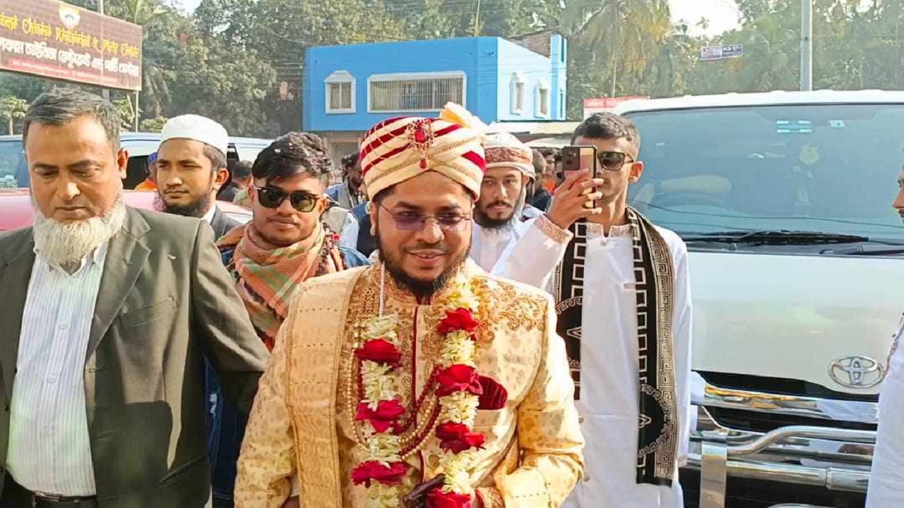 বরের সাজে কাজী মামুনুর রশীদ। ছবি : কালবেলা