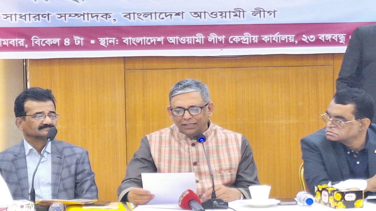 বঙ্গবন্ধু এভিনিউয়ে ঢাকা ৮ আসনের ৮ নং ওয়ার্ডের নির্বাচনোত্তর মূল্যায়ন সভায় কথা বলেন আ ফ ম বাহাউদ্দিন নাছিম। ছবি : কালবেলা