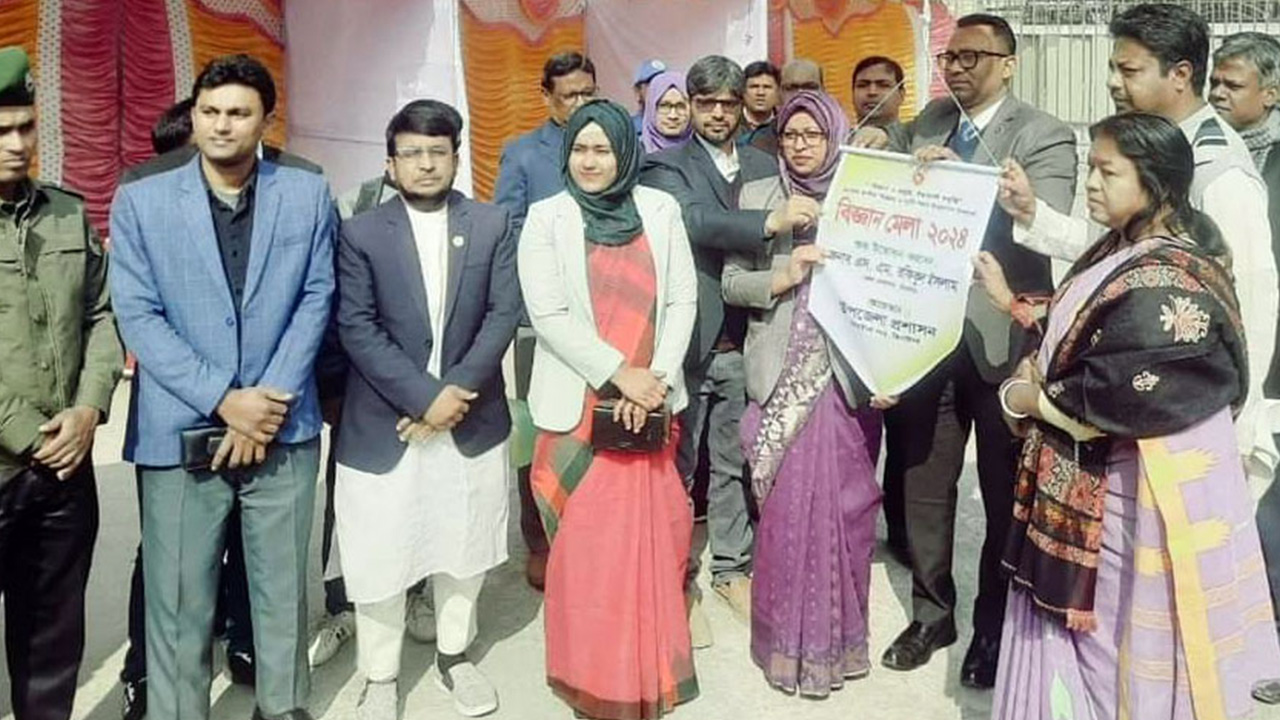 ঝিনাইদহে সদর উপজেলা প্রশাসনের আয়োজনে জাতীয় বিজ্ঞান ও প্রযুক্তি মেলার উদ্বোধন। ছবি : কালবেলা