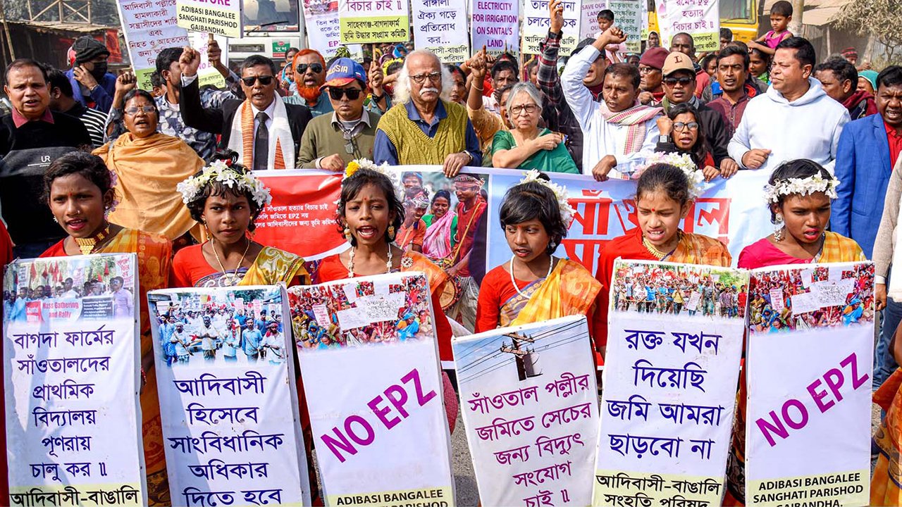 গাইবান্ধায় সাঁওতালদের বিশাল সমাবেশ। ছবি : কালবেলা