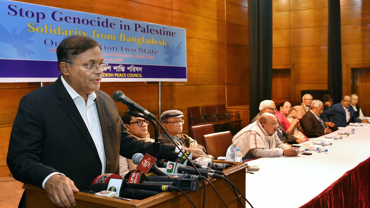 বক্তব্য দিচ্ছেন পররাষ্ট্রমন্ত্রী ও আওয়ামী লীগের যুগ্ম সাধারণ সম্পাদক ড. হাছান মাহমুদ। ছবি : কালবেলা