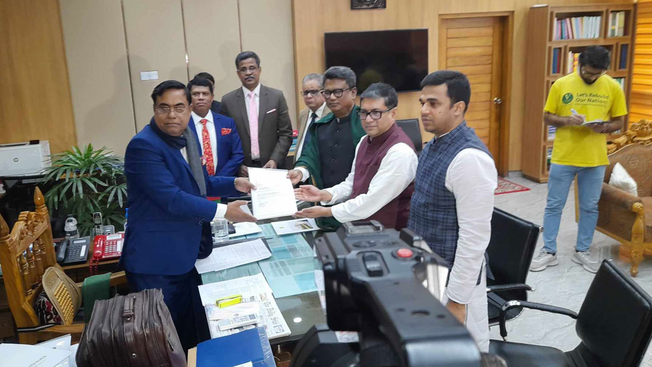 স্বতন্ত্র মিলে সংরক্ষিত ৫০ আসনের মধ্যে ৪৮ জনকে মনোনয়ন দেওয়া প্রসঙ্গে একটি চিঠি নির্বাচন কমিশনে জমা দেওয়া হয়। ছবি : সংগৃহীত