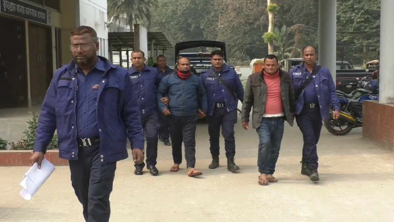 বুধবার রাতে অভিযান চালিয়ে পুলিশ দুজনকে গ্রেপ্তার করে। ছবি : কালবেলা