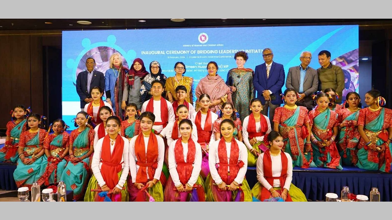 সমাজভিত্তিক সমন্বিত শিশু-যত্ন কেন্দ্রের মাধ্যমে শিশুদের প্রারম্ভিক বিকাশ ও সুরক্ষা এবং সাঁতার সুবিধা প্রদান প্রকল্পের’ উদ্বোধন করেন প্রতিমন্ত্রী সিমিন হোসেন। ছবি : কালবেলা