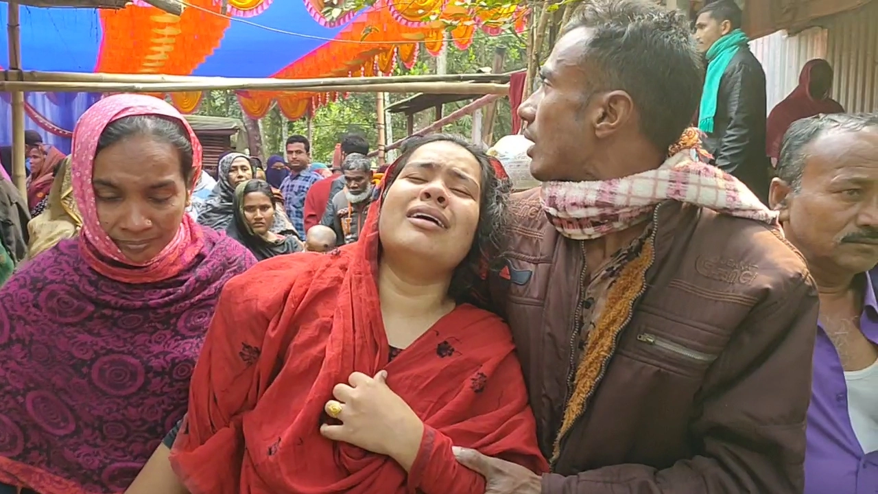 সুমনের মৃত্যুর খবরে কান্নায় ভেঙে পড়েন প্রিয়া। ছবি : কালবেলা
