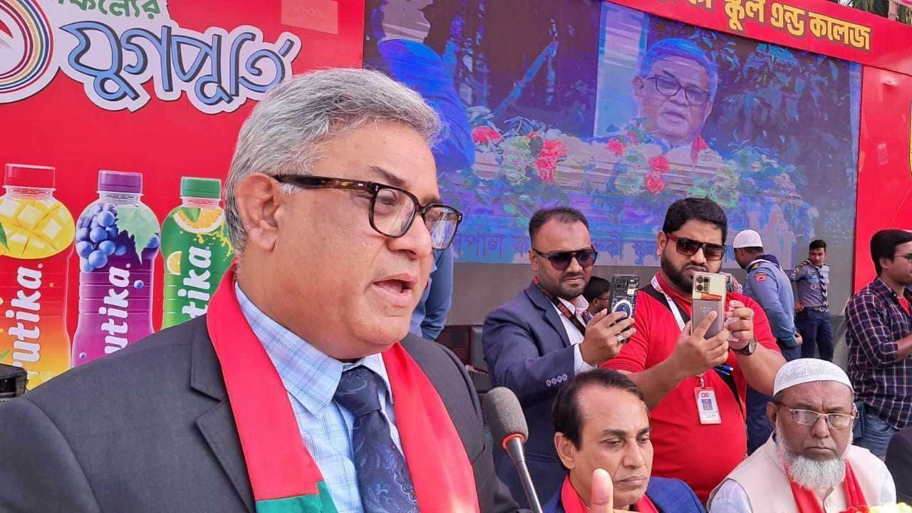 বক্তব্য দেন ঢাকা বিশ্ববিদ্যালয়ের উপাচার্য অধ্যাপক ড. এ এস এম মাকসুদ কামাল। ছবি : কালবেলা