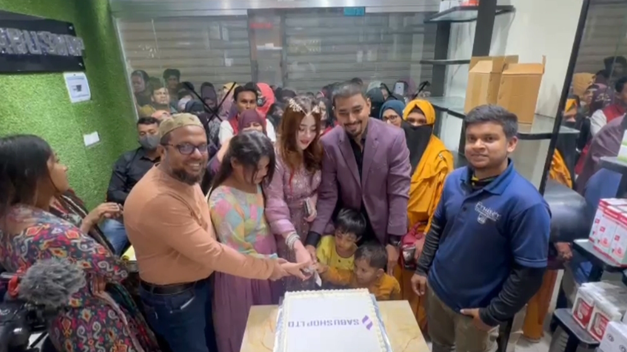 নারায়ণগঞ্জ শহরের বিবি রোডের আলমাস পয়েন্ট শপিং কমপ্লেক্সের নিচ তলার হোল্ডিং নম্বর-৫৯, ১৬-তে শাখাটি উদ্বোধন করা হয়। ছবি : কালবেলা