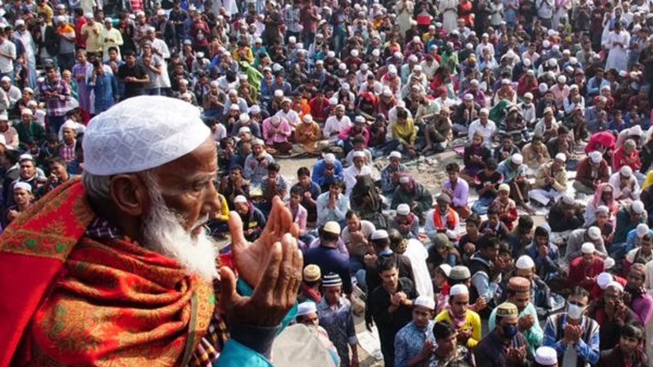 আখেরি মোনাজাতের মধ্য দিয়ে শেষ হলো বিশ্ব ইজতেমার প্রথম পর্ব। ছবি : সংগৃহীত
