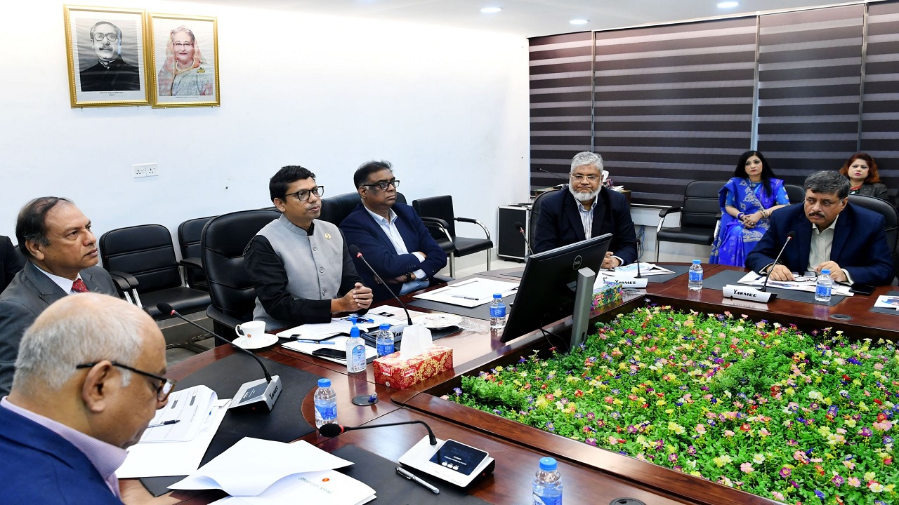 রাজধানীর তেজগাঁওস্থ টেলিযোগাযোগ অধিদপ্তরের সদর দপ্তর পরিদর্শন করেন জুনাইদ আহমেদ পলক। ছবি : কালবেলা
