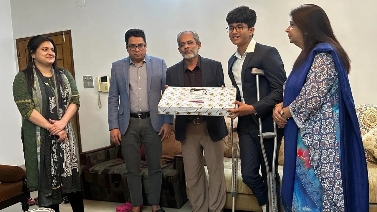জেডআরএফ’র বিজ্ঞান মেলার বিজয়ীর মাঝে পুরস্কার বিতরণ। ছবি : কালবেলা