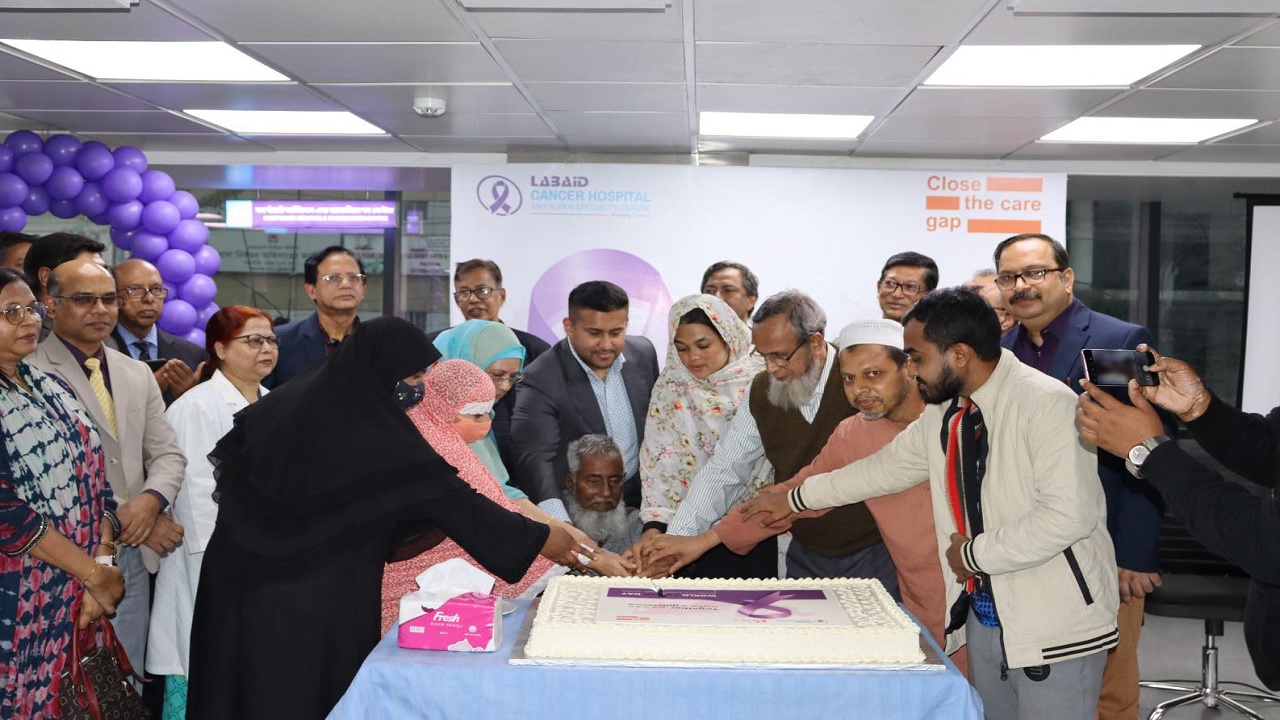 ক্যানসার রোগীদের নিয়ে বিশেষ আয়োজন করেছে ল্যাবএইড ক্যানসার হাসপাতাল। ছবি : সংগৃহীত