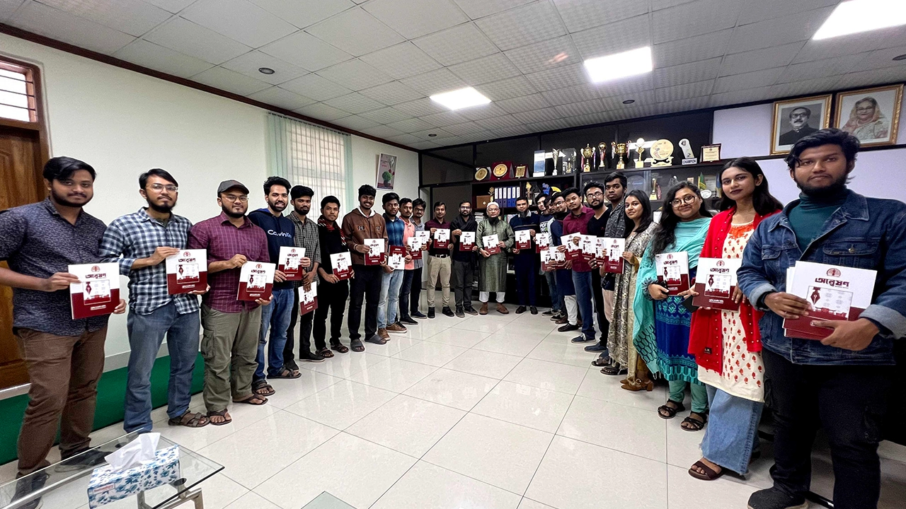 বুটেক্স সাংবাদিক সমিতির প্রথম ম্যাগাজিনের ‘অন্বেষণ’ মোড়ক উন্মোচন। ছবি : কালবেলা