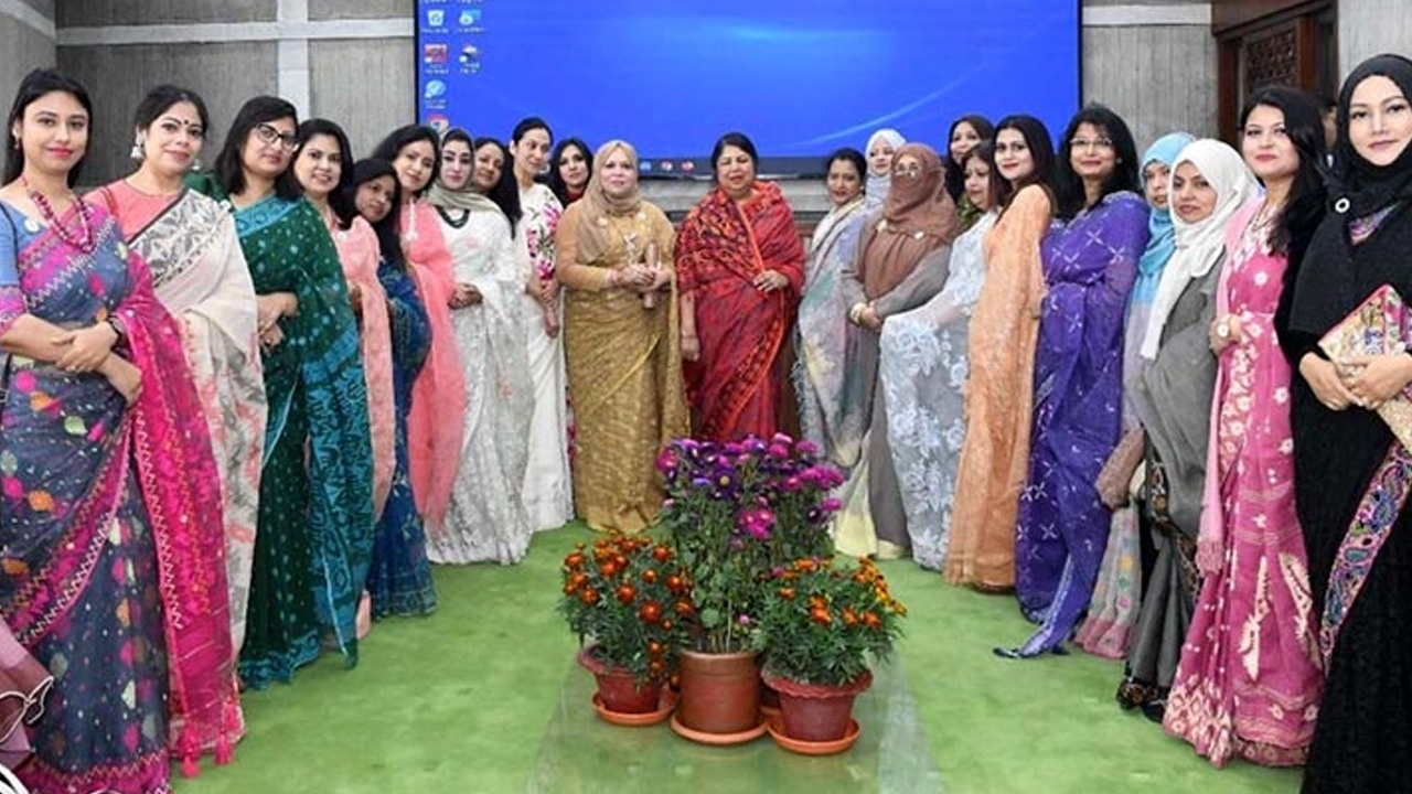 স্পিকার ড. শিরীন শারমিন চৌধুরীর সঙ্গে ঢাকায় কর্মরত বিদেশি মিশন প্রধানদের স্ত্রীরা সাক্ষাৎ করেছেন। ছবি : সংগৃহীত
