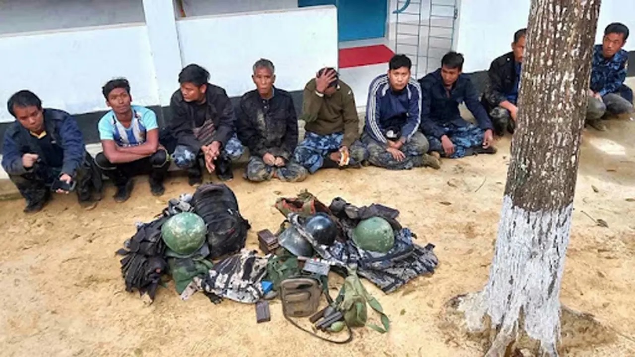 বাংলাদেশে পালিয়ে আসা মিয়ানমারের সীমান্তরক্ষী বাহিনীর সদস্যরা। ছবি : কালবেলা