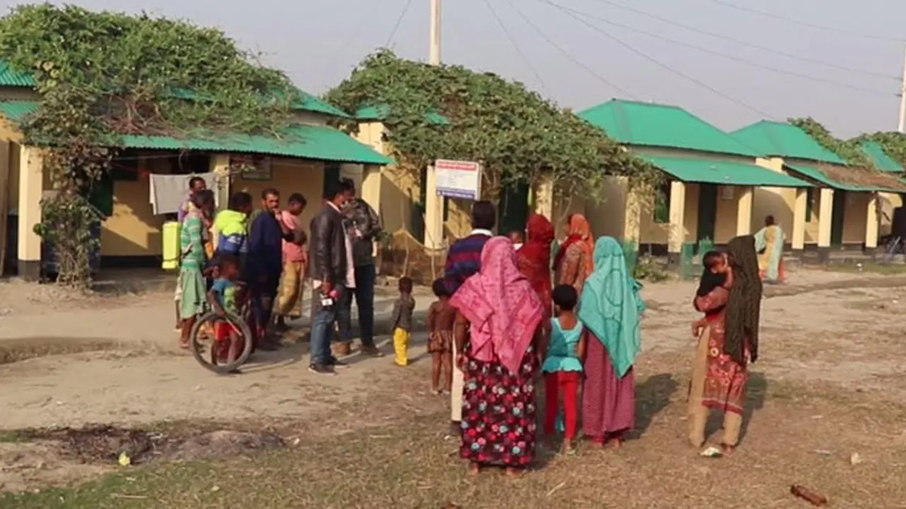 পাবনার বেড়া উপজেলার সরকারি একটি আশ্রয়ণ প্রকল্প। ছবি : কালবেলা