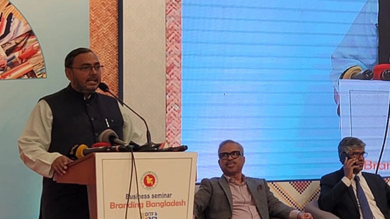 বক্তব্য দিচ্ছেন বাণিজ্য প্রতিমন্ত্রী আহসানুল ইসলাম টিটু। ছবি : কালবেলা
