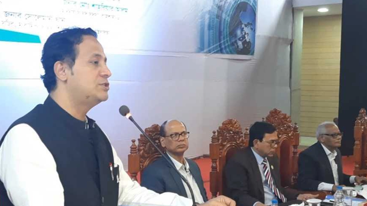 রাজশাহী মেডিকেল কলেজে বক্তব্য দেন শিক্ষামন্ত্রী। ছবি : কালবেলা