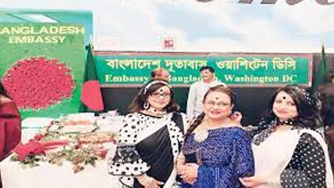 ফ্রেন্ডস অ্যান্ড ফ্যামিলি নামের সাংস্কৃতিক সংগঠনের আয়োজিত পিঠা উৎসব চলাকালীন একটি চিত্র। ছবি: কালবেলা