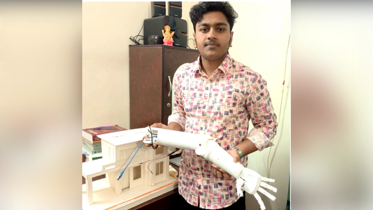 উদ্ভাবন নিয়ে আরও কাজ করতে আগ্রহ প্রকাশ করেছে ক্ষুদে বিজ্ঞানী প্রীতম। ছবি : কালবেলা