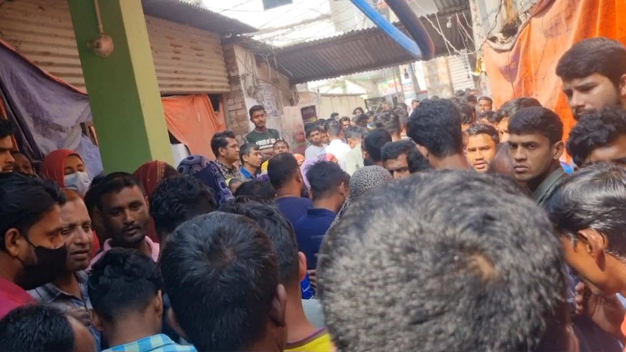 সাভারের আশুলিয়ায় সদ্য সমাপ্ত জাতীয় সংসদ নির্বাচনে স্বতন্ত্র প্রার্থীর এক কর্মীকে খুন। ছবি : কালবেলা