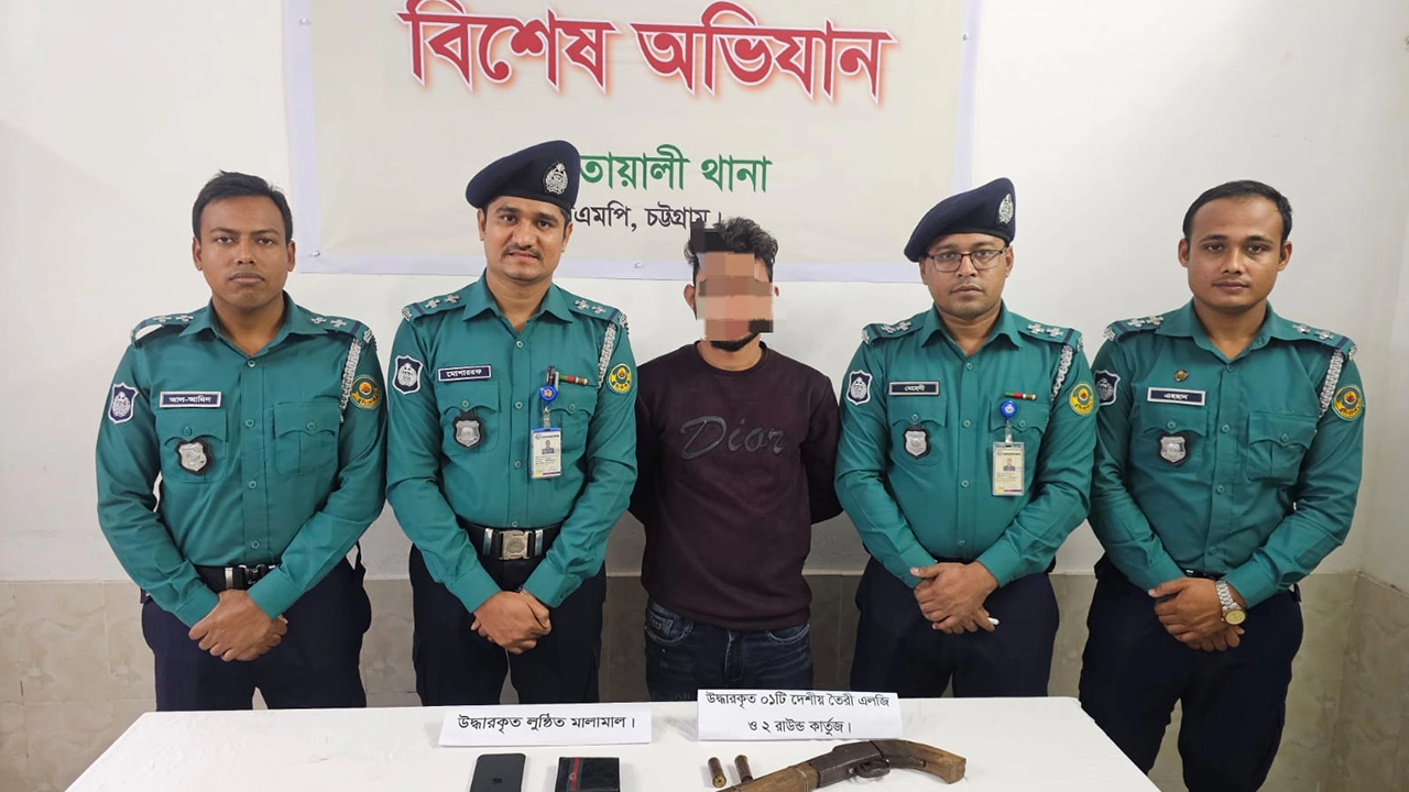 চট্টগ্রামে ছিনতাইকারী চক্র ‘বড় ভাই’ গ্রুপের প্রধান গোলাম রসুল সানি ওরফে বড় ভাইকে গ্রেপ্তার। ছবি : কালবেলা