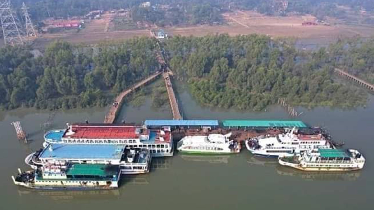 টেকনাফ-সেন্টমার্টিন জাহাজ চলাচল বন্ধ। ছবি : কালবেলা