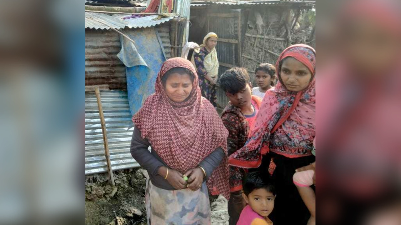 নওগাঁয় মৃতের স্বজনদের আহাজারি। ছবি : কালবেলা