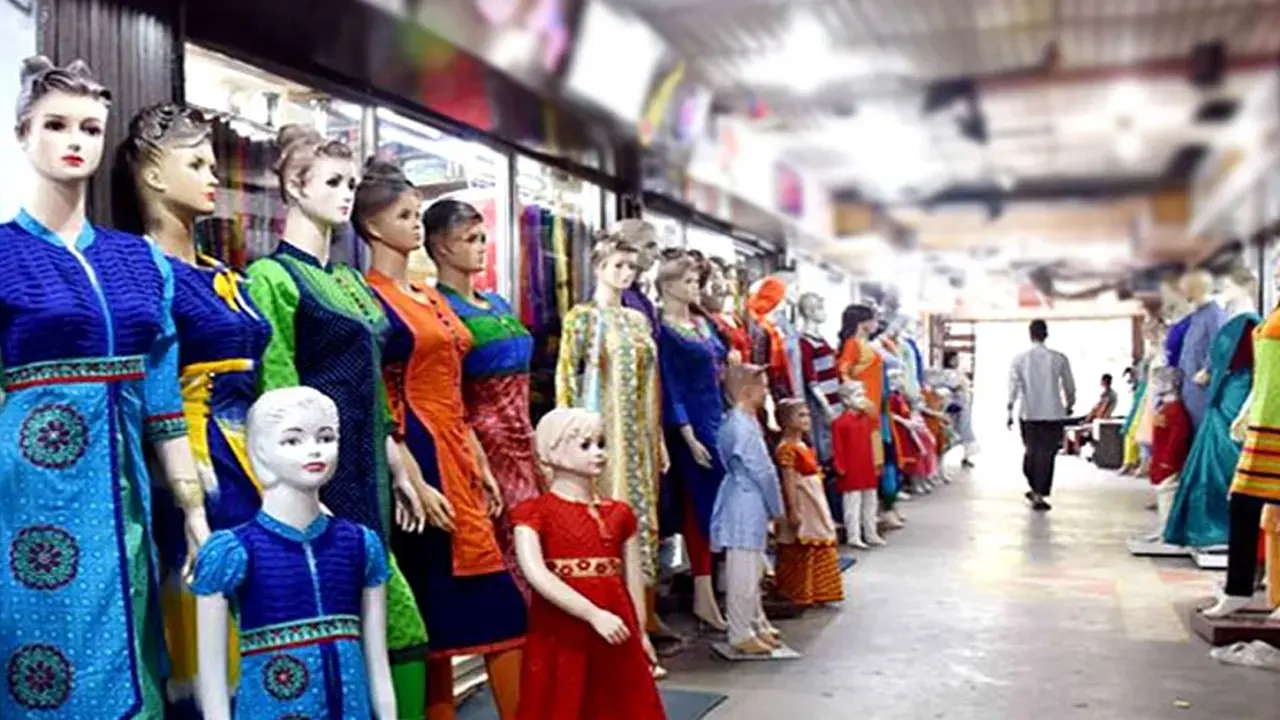 রাজধানীর শপিংমল। ছবি: সংগৃহীত