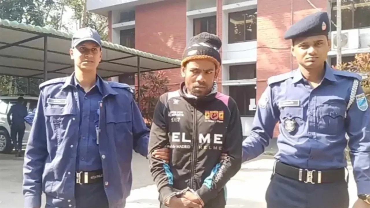 রাজবাড়ীতে গ্রাম পুলিশ হত্যার ঘটনায় মুক্তার শেখকে গ্রেপ্তার করা হয়। ছবি : কালবেলা