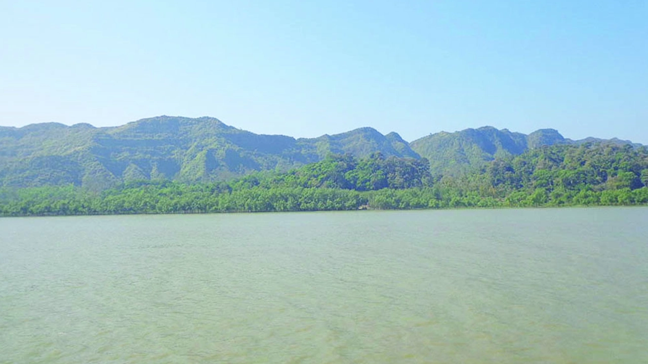 টেকনাফের নাফ নদী। ছবি : সংগৃহীত